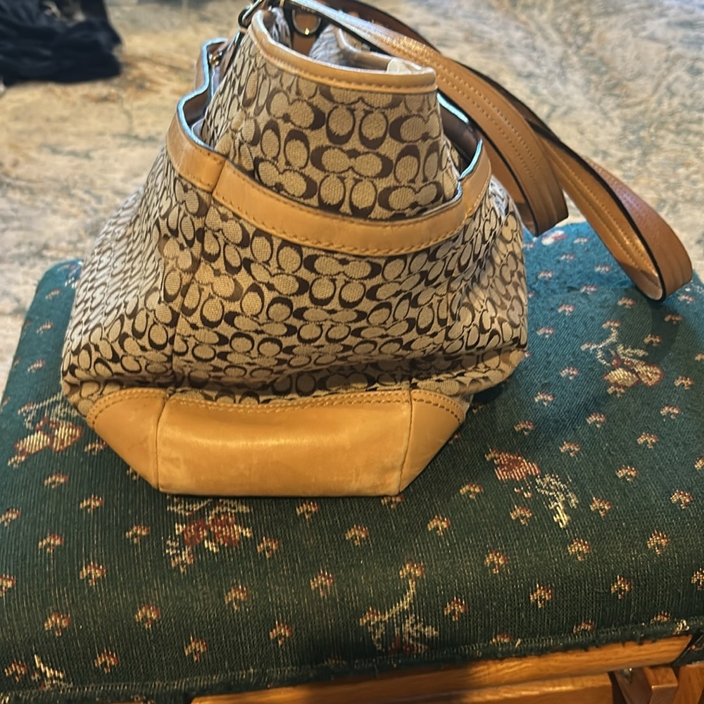 Coach signature Voyager tote 15 x 12 material and rawhide traditional coach - Picture 5 of 16